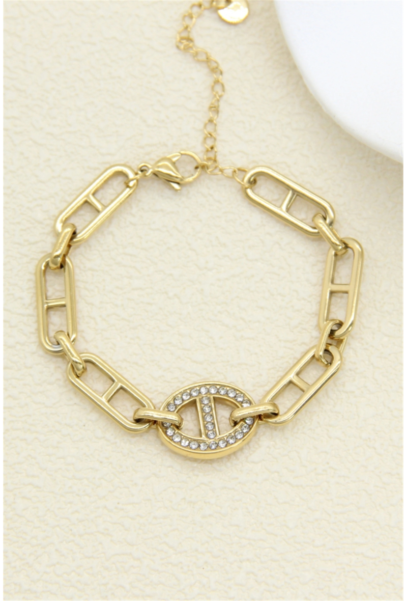 Bracelet maille marine doré avec médaillon pavé – chic et tendance